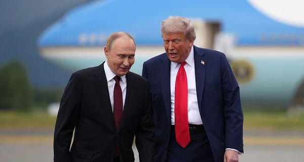 Переговоры на Аляске – Путин приземлился в Анкоридже, его встретили красным тротуаром