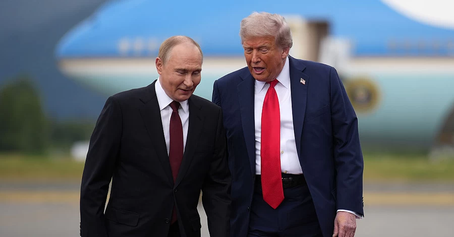 Переговоры на Аляске – Путин приземлился в Анкоридже, его встретили красным тротуаром