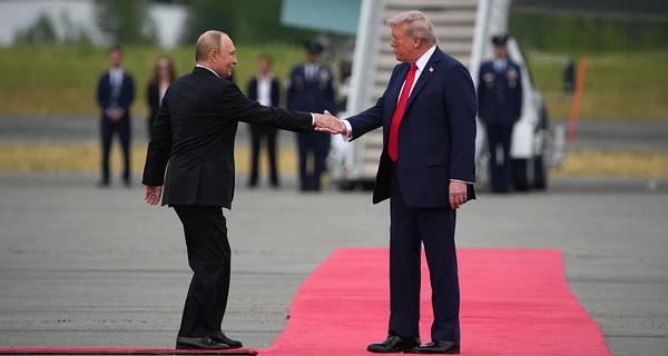 Путин и Трамп встретились в Анкоридже и уехали на переговоры в одной машине