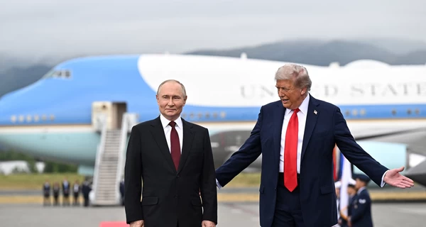 Встреча на Аляске: журналисты обратили внимание на проблемы со здоровьем Трампа и Путина