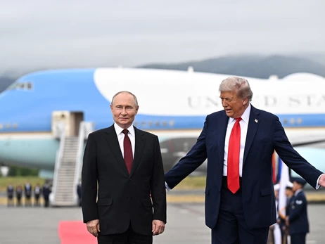 Встреча на Аляске: журналисты обратили внимание на проблемы со здоровьем Трампа и Путина