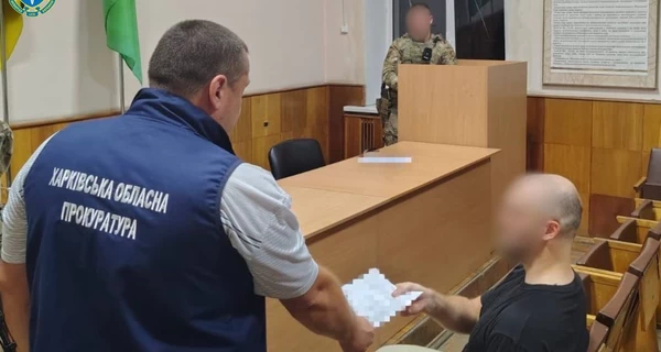 В Харькове мужчина напал с ножом на сотрудников ТЦК и полицейских, есть раненые