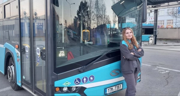 Украинка в Чехии научилась водить автобус, стала лицом транспортной фирмы и встретила мужа