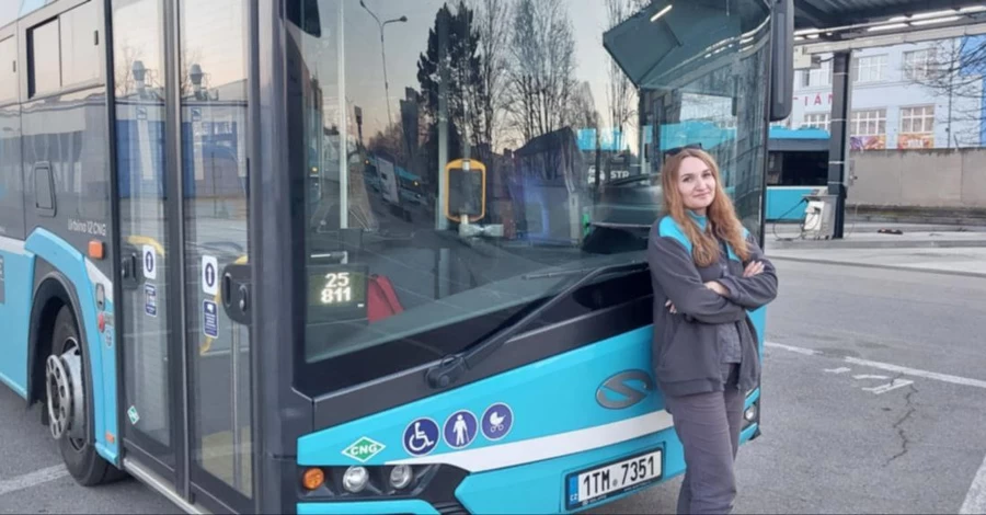 Украинка в Чехии научилась водить автобус, стала лицом транспортной фирмы и встретила мужа