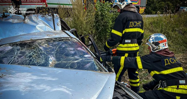 На трассе Киев-Одесса столкнулись Citroën и грузовик - погибли три человека