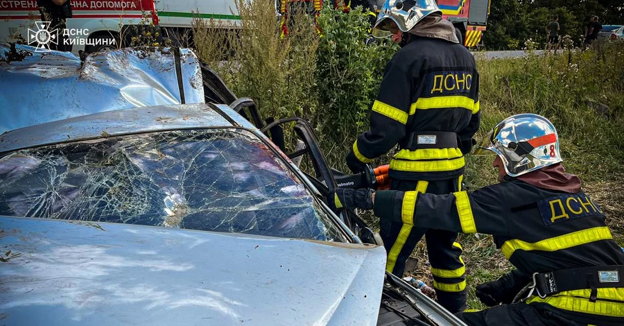 На трассе Киев-Одесса столкнулись Citroën и грузовик - погибли три человека