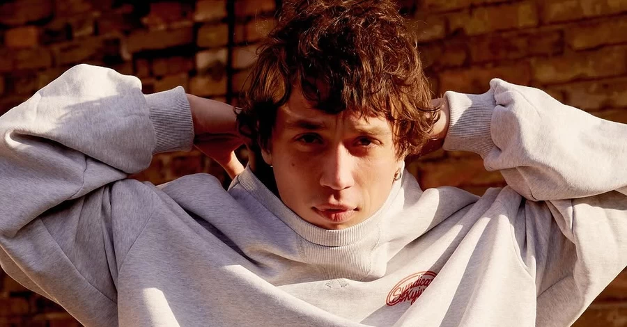 Исполнитель хита 