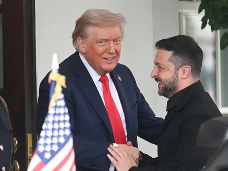 Трамп с улыбкой встретил Зеленского и  оценил его пиджак 