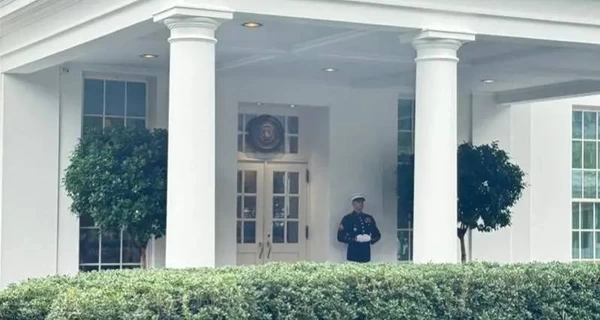 В Білому домі виставили колаж з фото зустрічей Трампа з Зеленським та Путіним