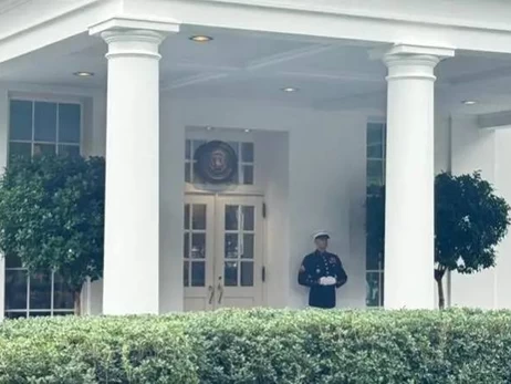 В Білому домі виставили колаж з фото зустрічей Трампа з Зеленським та Путіним