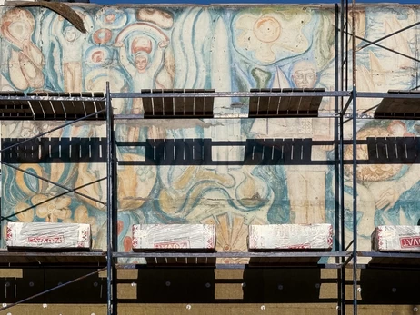 В Киеве на фасаде лицея обнаружили уникальную роспись, связанную с бойчукистами