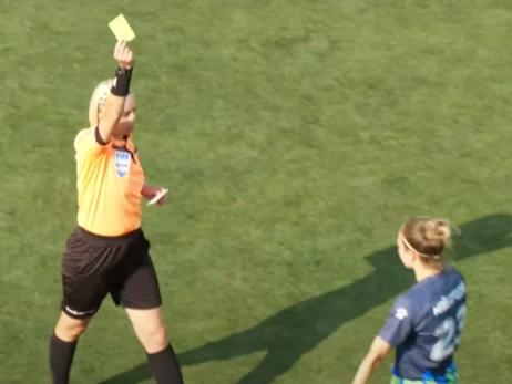 Украинская футболистка получила желтую карточку за русский язык во время матча