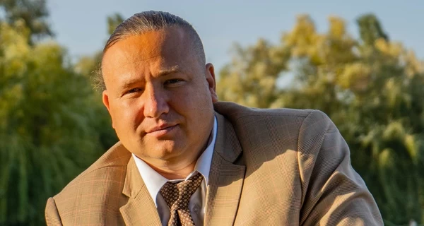 Украинец с инвалидностью установил мировой рекорд, переплыв Ла-Манш на спине