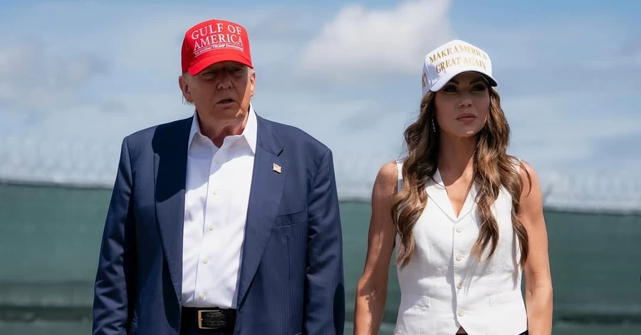 Трамп наказав пофарбувати стіну з Мексикою у чорний, щоб було гаряче торкатися