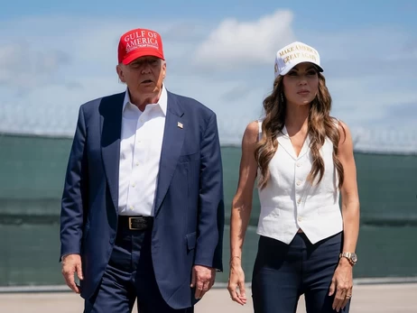 Трамп приказал покрасить стену с Мексикой в черный, чтобы было горячо прикасаться