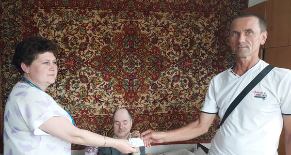 58-летний мужчина впервые получил паспорт Украины – был без документа еще со времен СССР