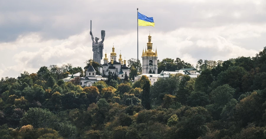 День Независимости 2025: в Киеве будут бегать в вышиванках, а в Мукачево - варить варенье