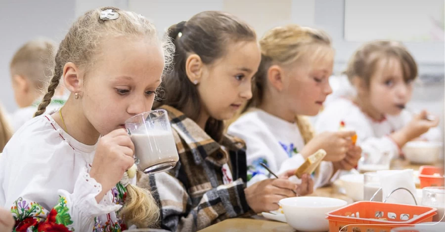 В девяти областях получать бесплатное питание будут все ученики школ 