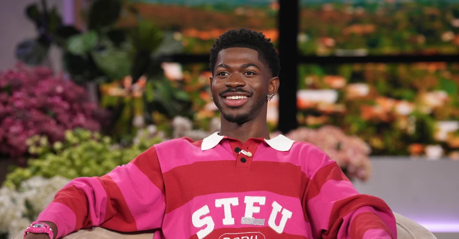 Ходив вулицею у спідній білизні: репера Lil Nas X заарештували за напад на поліцейського