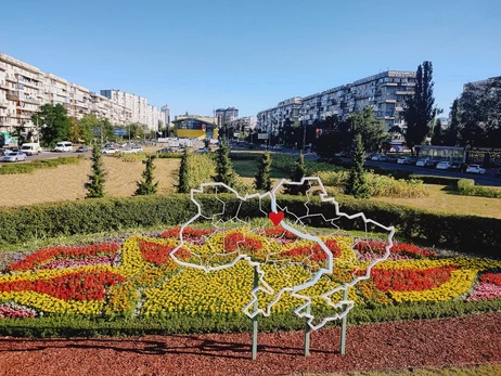 До Дня Незалежності у Києві висадили оригінальні клумби