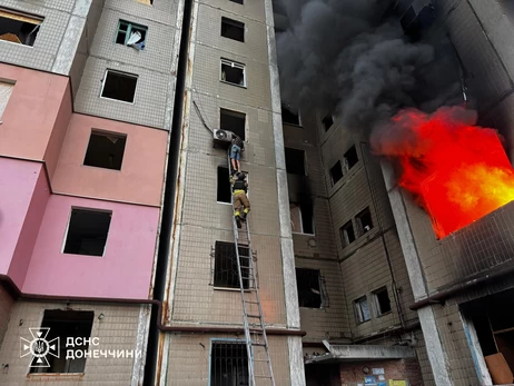 Россия обстреляла Константиновку – город остался без газа, двух человек спасли из огня