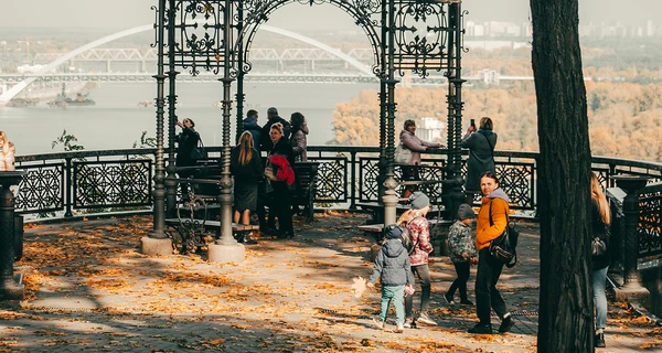 До +30 в сентябре и три «бабьих лета»: какую ожидать осень