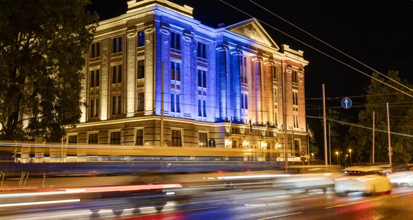 МИД Латвии подсветили цветами украинского флага ко Дню независимости 