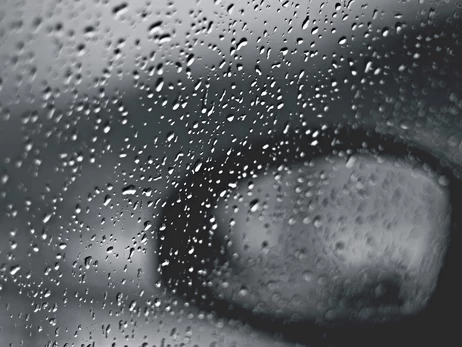 Погода в Україні 25 серпня: по всій країні пройдуть дощі та грози, у низці областей похолодає