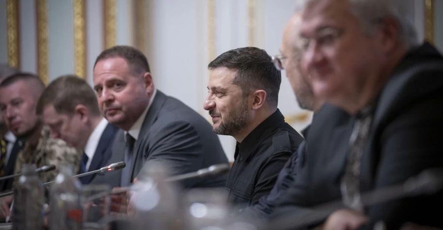 Зеленский с улыбкой прокомментировал удары дронов по нефтепроводу 