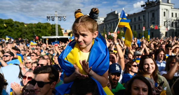 Украинцы празднуют сегодня 34-ю годовщину Дня независимости 