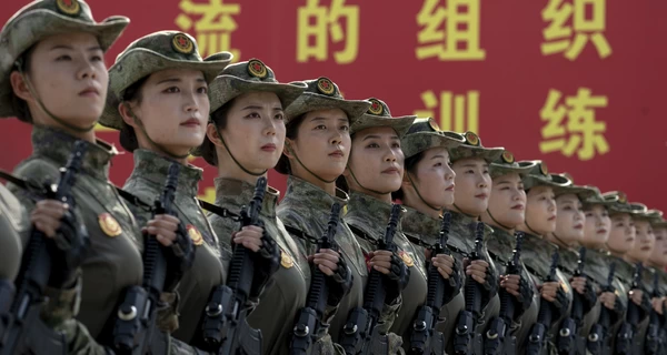 Китай провел последнюю репетицию военного парада, на который приедет Путин