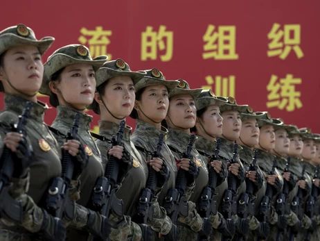 Китай провел последнюю репетицию военного парада, на который приедет Путин