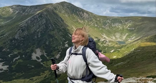 Блогер Елена Мандзюк травмировалась во время похода в горы: Упала лицом вниз