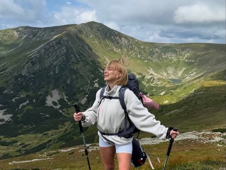 Блогер Олена Мандзюк травмувалася під час походу в гори: Впала обличчям вниз