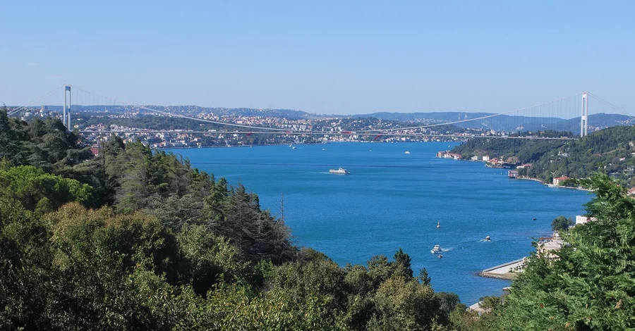 Українські ветерани з ампутаціями перепливли Босфор