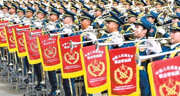 Техника под покрывалами, гиперзвуковые ракеты и 80 вертолетов: Китай готовит парад века 