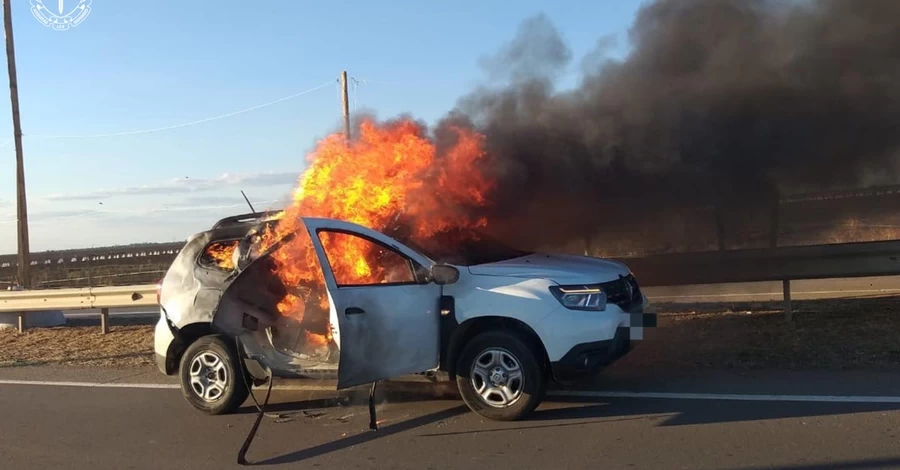 На Херсонщине россияне атаковали авто прокуратуры, есть пострадавшие 