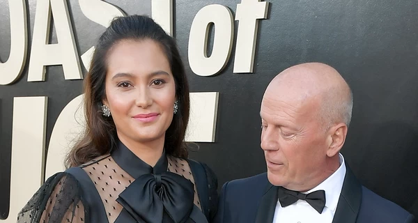 Жена Брюса Уиллиса рассказала о его состоянии: Все еще очень подвижен, но мозг отказывает