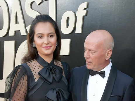 Жена Брюса Уиллиса рассказала о его состоянии: Все еще очень подвижен, но мозг отказывает