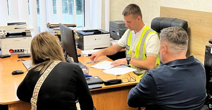 Сотруднице киевского суда, опубликовавшей в Instagram нацистский флаг, вручили подозрение