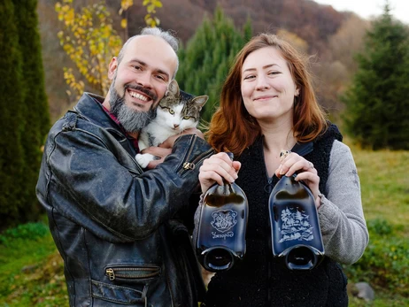 Художники по стеклу из Закарпатья: Стеклянный мусор переплавляем на интересные тарелки и украшения