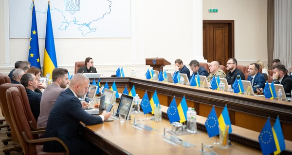 Кабмин опубликовал постановление о выезде мужчин до 22 лет включительно