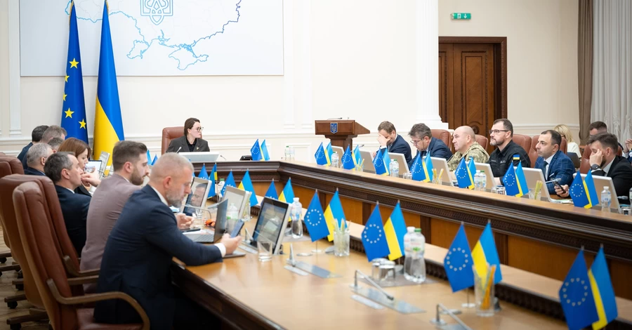 Кабмін опублікував постанову про дозвіл на виїзд чоловікам до 22 років включно