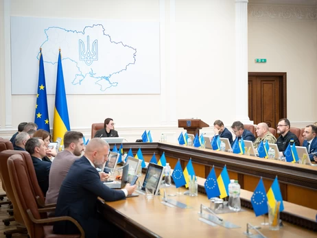 Кабмін опублікував постанову про дозвіл на виїзд чоловікам до 22 років включно