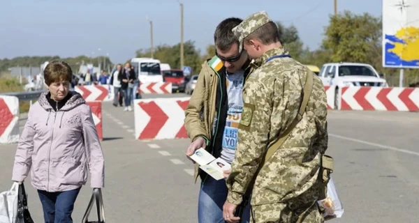 До 22-х включительно: почему власть выпускает юношей за границу