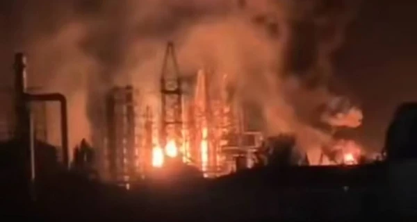 В России дроны атаковали НПЗ в Краснодарском крае и Самарской области