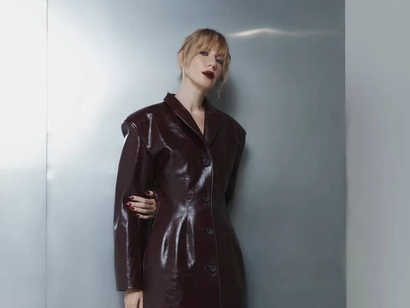 Леся Никитюк показала поврежденную ракетным ударом по Киеву студию для съемок 