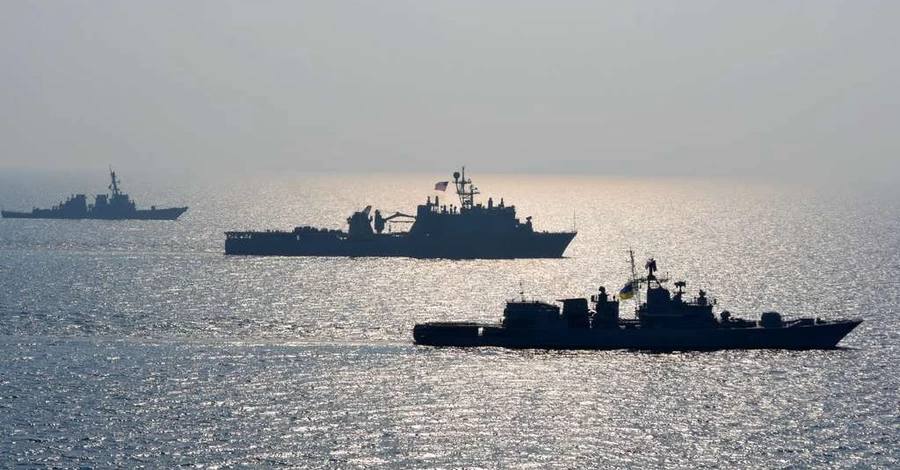 Росія вразила корабель ВМС України, загинув військовий