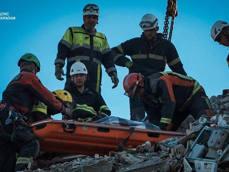 В Киеве количество жертв ночной атаки РФ достигло 21 человека, спасательная операция продолжается 