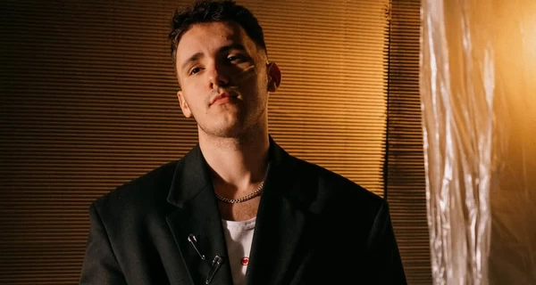 Полиция остановила концерт под Киевом, где выступал YAKTAK – певец отреагировал